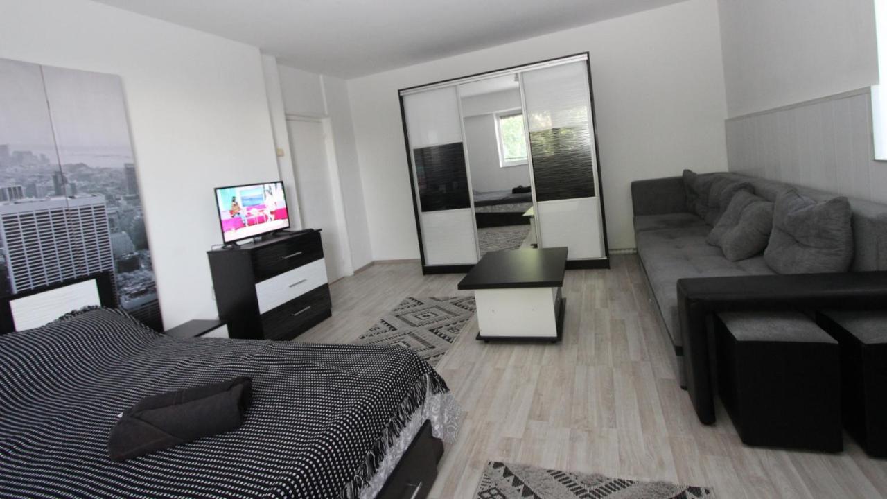 Holidays Host Splaiul Unirii Bucarest Exterior foto